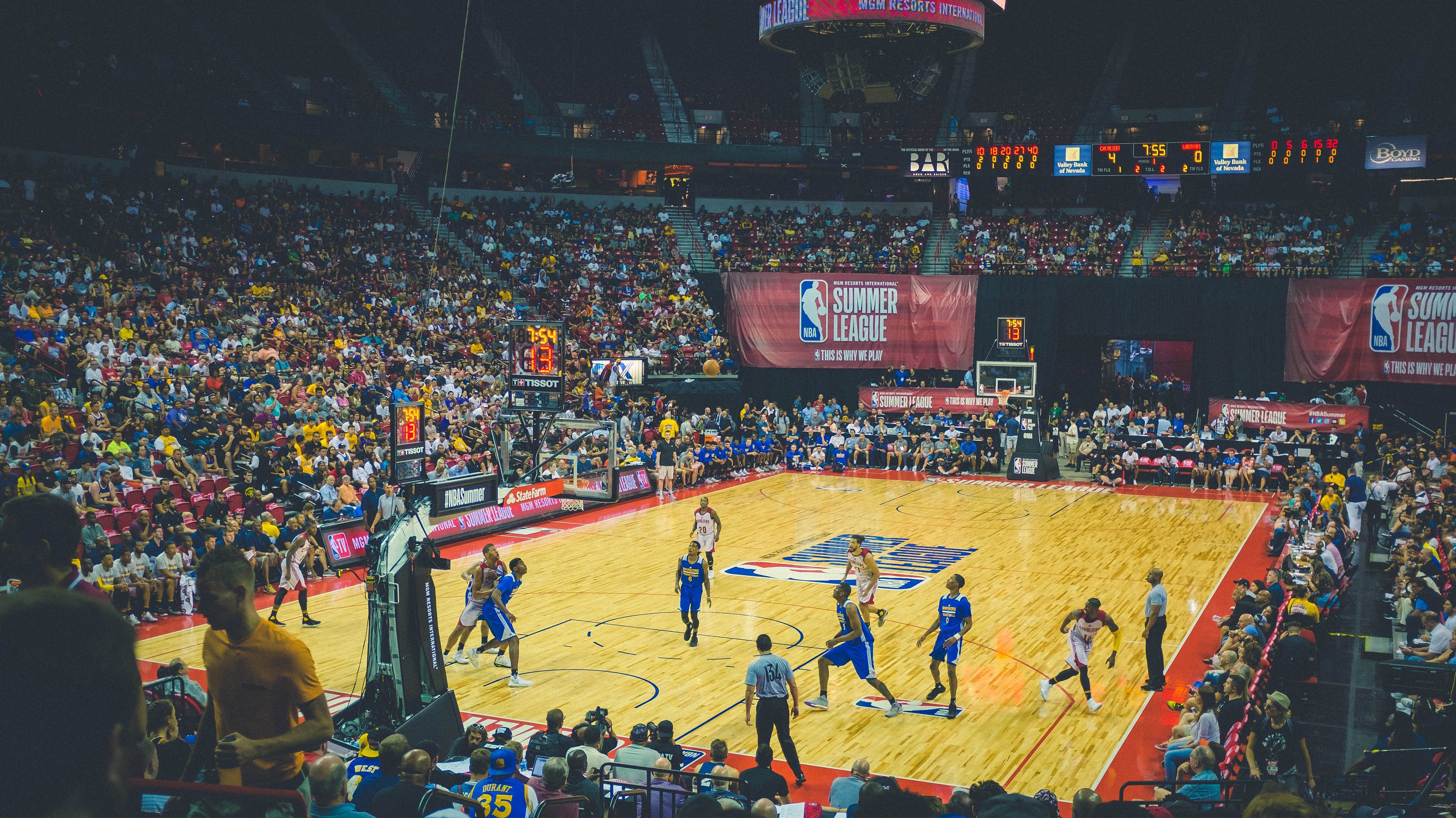 熊猫体育下载-费城之矛与上海之盾，当76人击溃东方巨龙，小贾伦在西决生死战宣告新时代